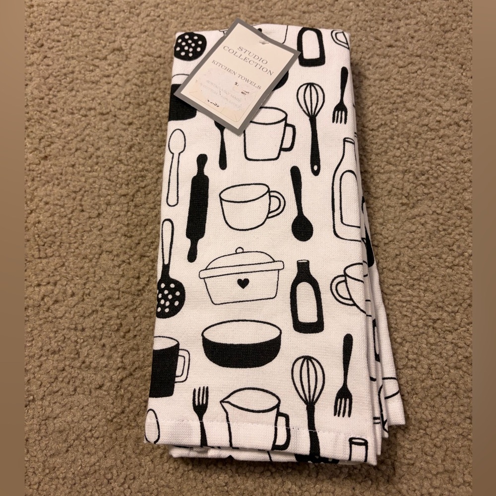 Studio Collection Black and White Kitchen Towel Set